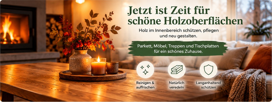 Gemütlicher Wohnraum mit Kamin, Kerzenlicht und Holztisch